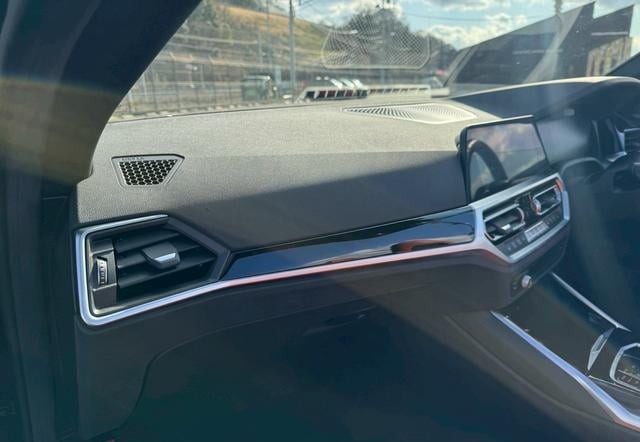 2022 BMW M4 Competition — image 9
