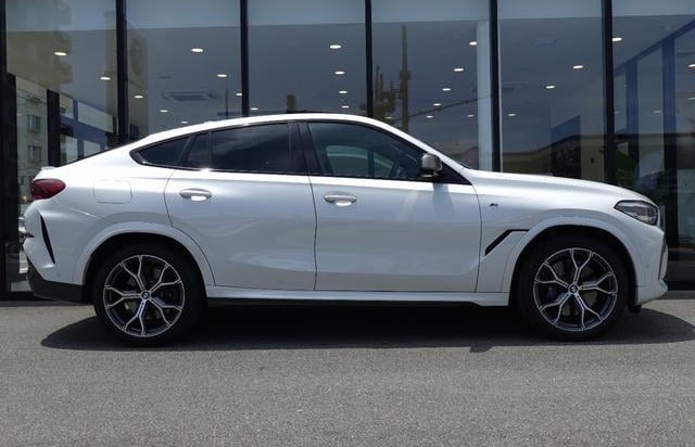 2021 BMW X-Drive 50i — image 5