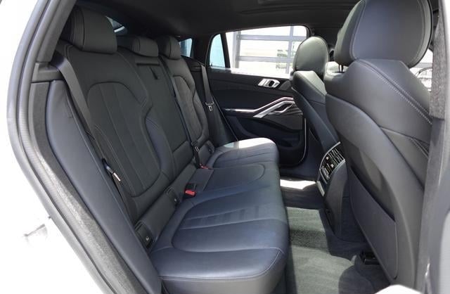 2021 BMW X-Drive 50i — image 10