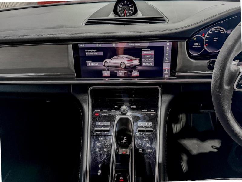 2019 Porsche Panamera — image 18