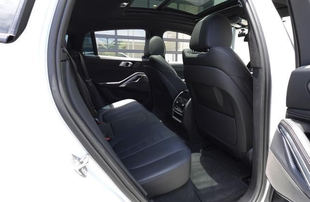 2021 BMW X-Drive 50i — image 11