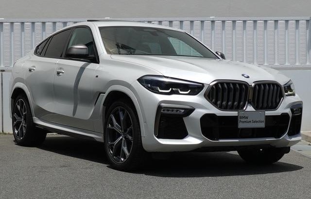 2021 BMW X-Drive 50i — image 3