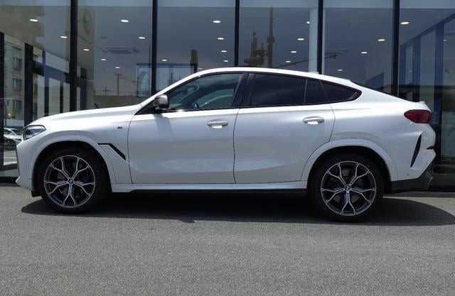 2021 BMW X-Drive 50i — image 4